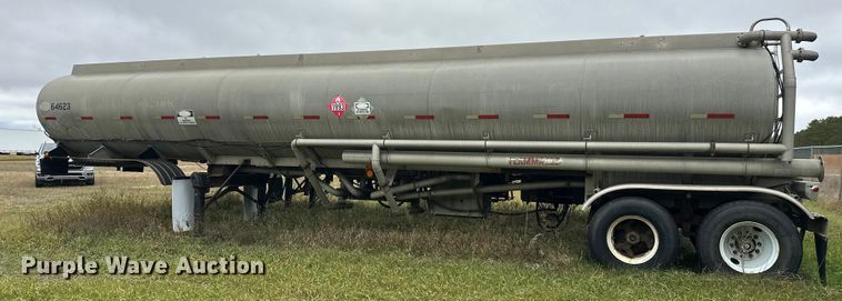 image for item DW4332 1976 Butler tank trailer