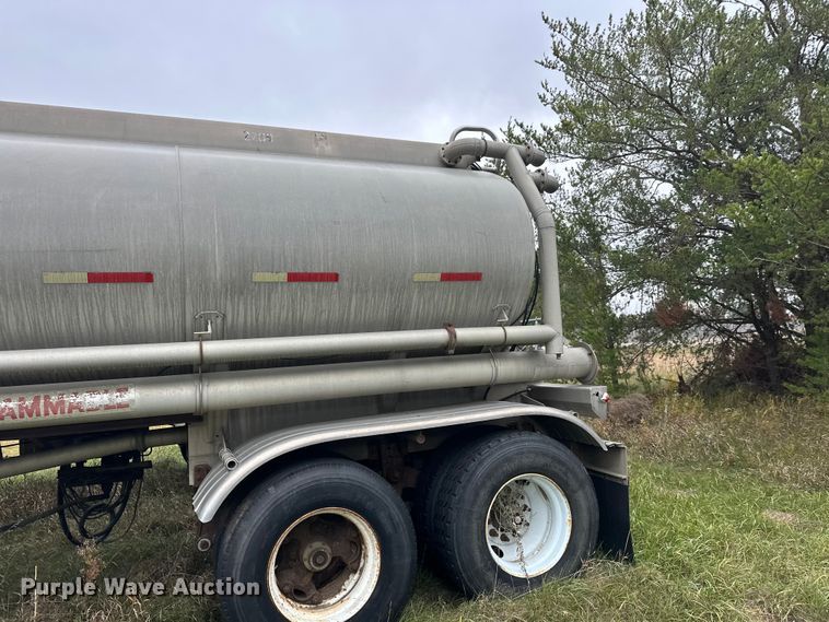 image for item DW4332 1976 Butler tank trailer