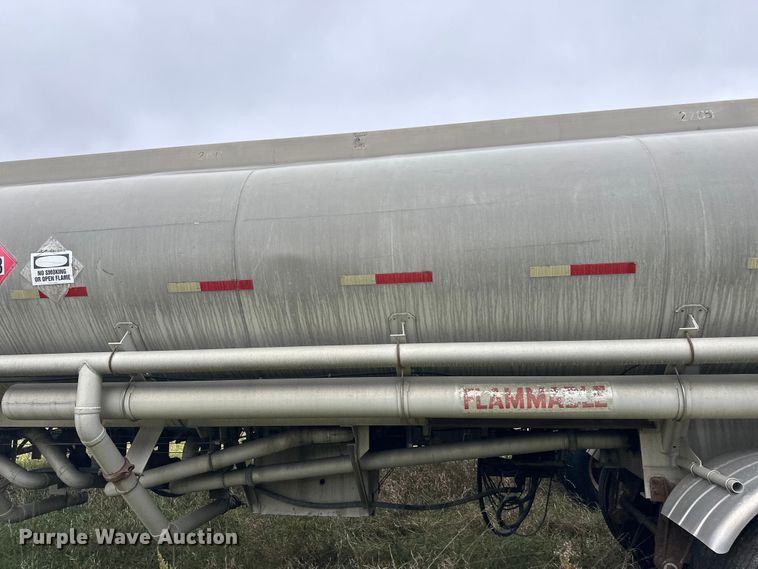 image for item DW4332 1976 Butler tank trailer