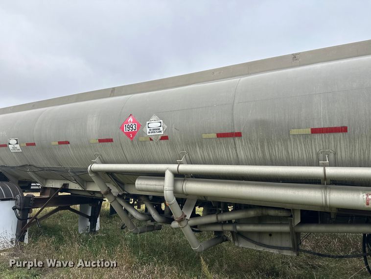 image for item DW4332 1976 Butler tank trailer