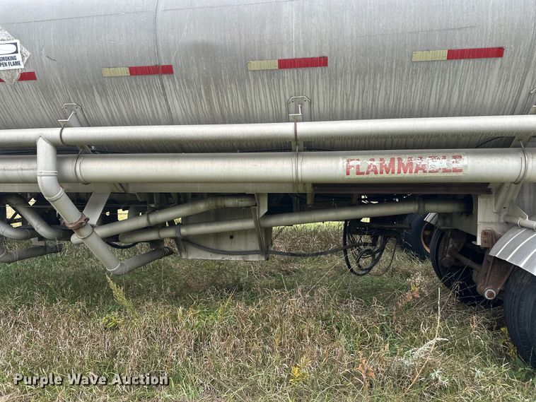 image for item DW4332 1976 Butler tank trailer
