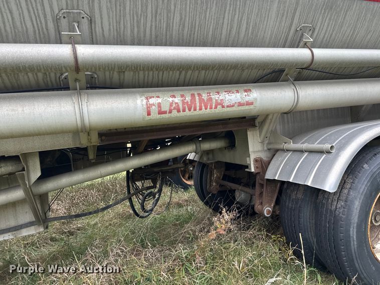 image for item DW4332 1976 Butler tank trailer