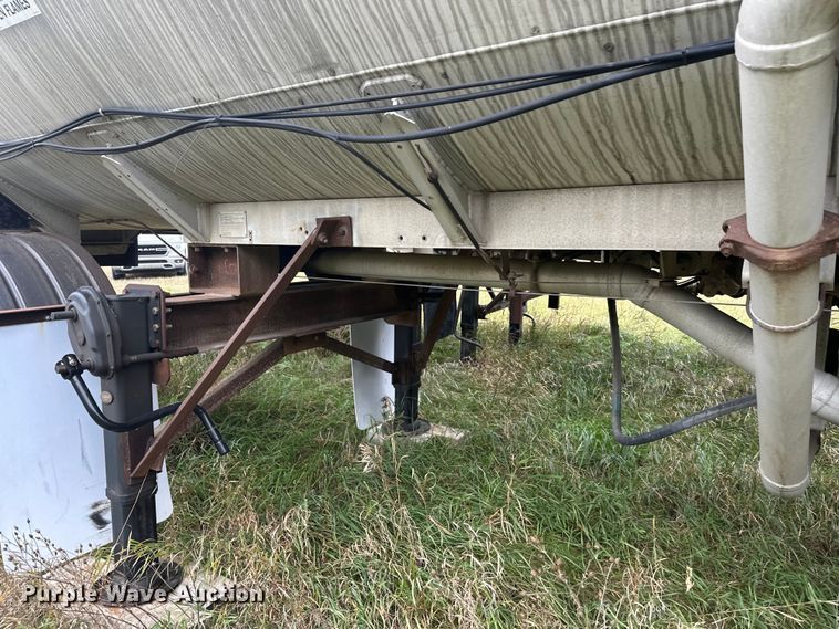 image for item DW4332 1976 Butler tank trailer