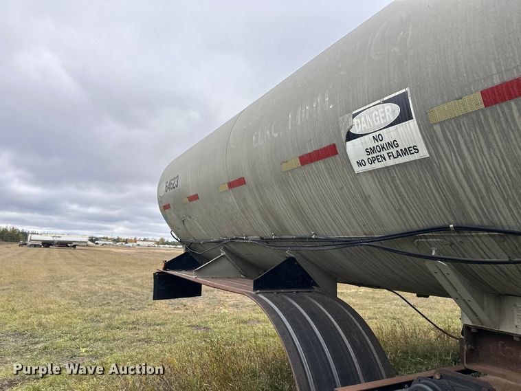 image for item DW4332 1976 Butler tank trailer