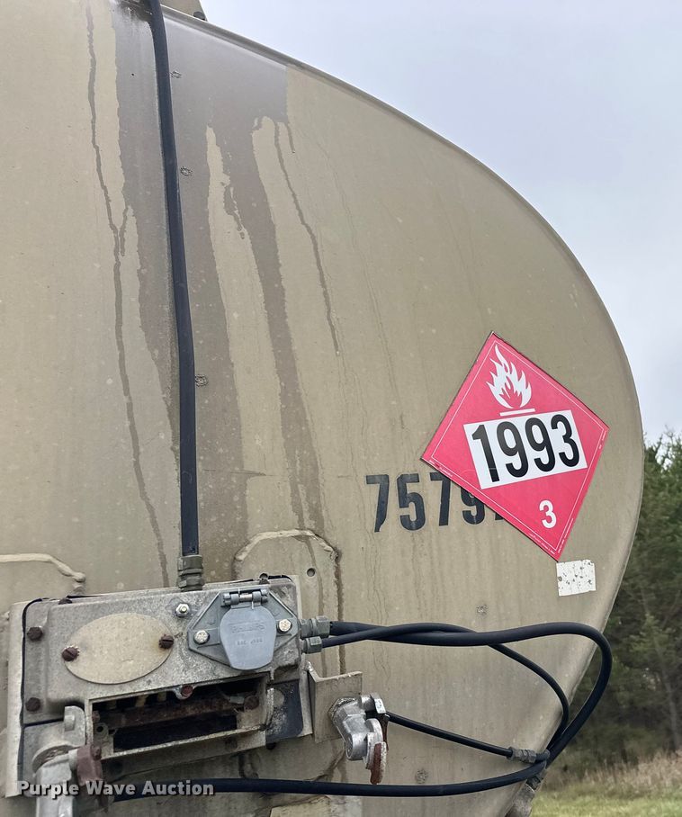 image for item DW4332 1976 Butler tank trailer