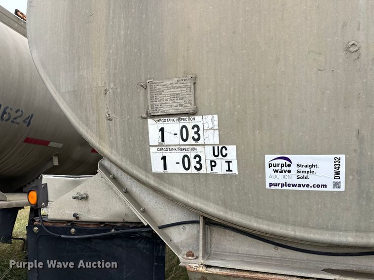 image for item DW4332 1976 Butler tank trailer