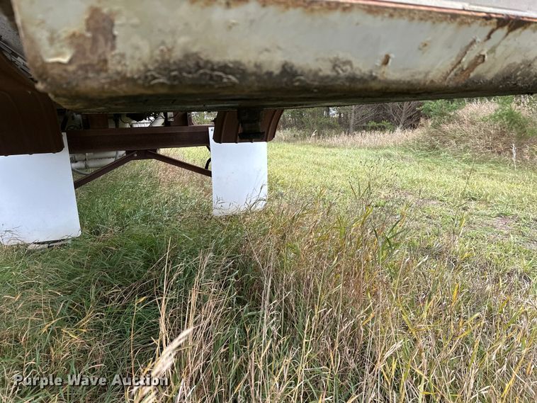 image for item DW4332 1976 Butler tank trailer