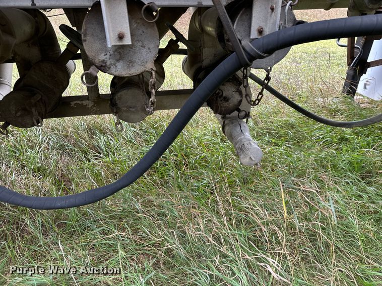 image for item DW4332 1976 Butler tank trailer