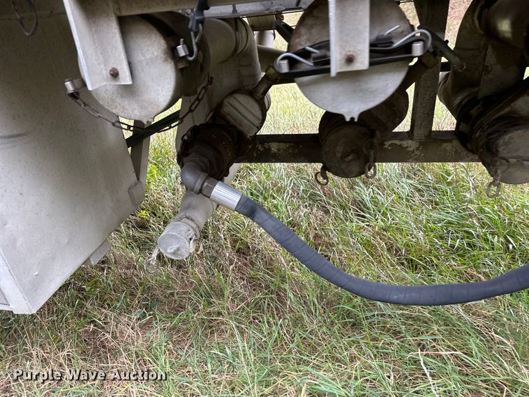 image for item DW4332 1976 Butler tank trailer