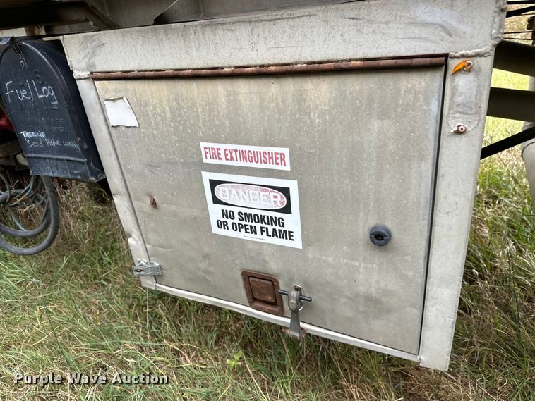 image for item DW4332 1976 Butler tank trailer