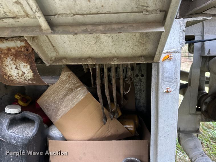 image for item DW4332 1976 Butler tank trailer