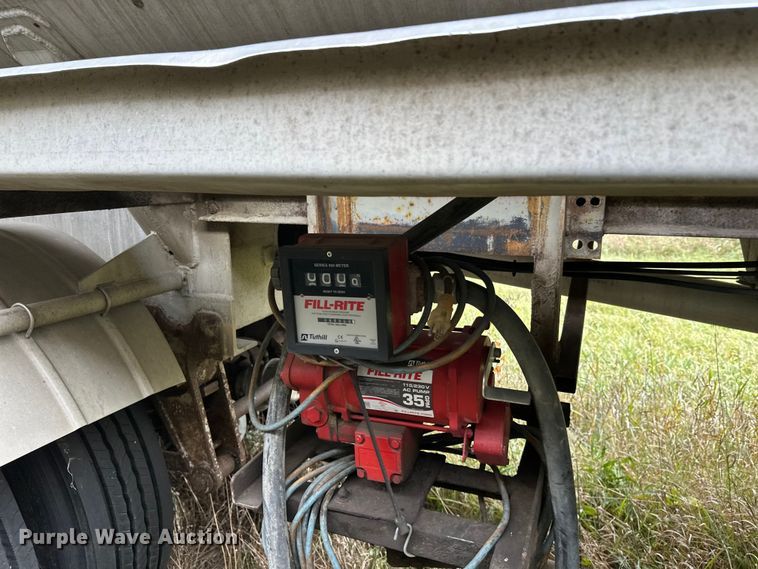 image for item DW4332 1976 Butler tank trailer