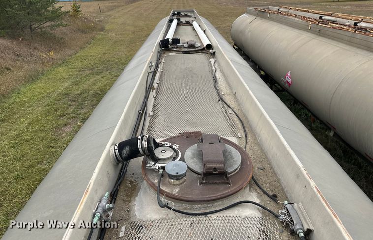 image for item DW4332 1976 Butler tank trailer