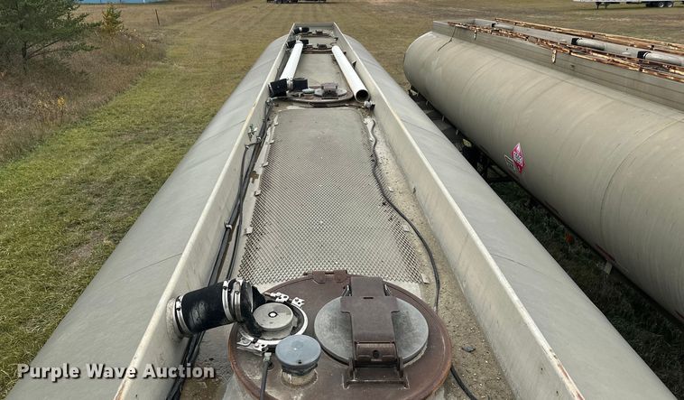 image for item DW4332 1976 Butler tank trailer