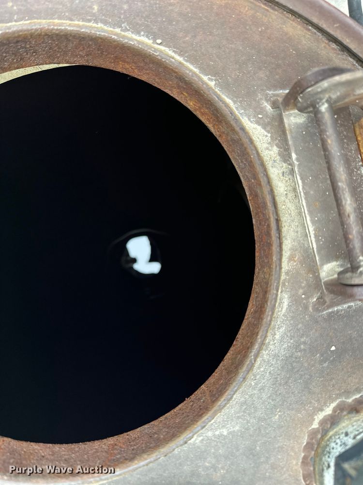 image for item DW4332 1976 Butler tank trailer