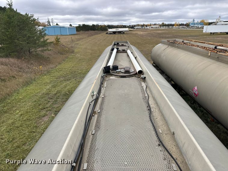 image for item DW4332 1976 Butler tank trailer