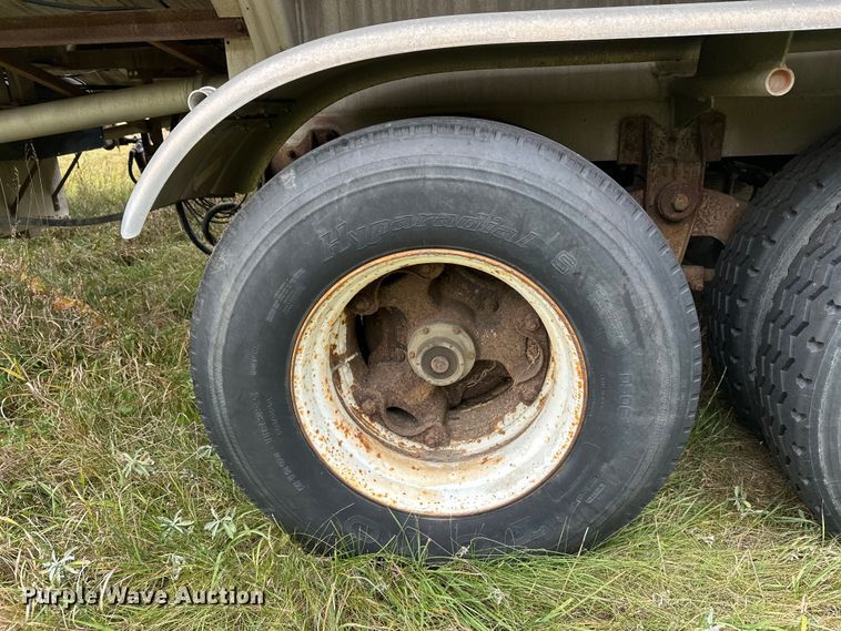 image for item DW4332 1976 Butler tank trailer