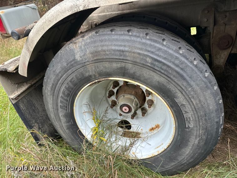 image for item DW4332 1976 Butler tank trailer