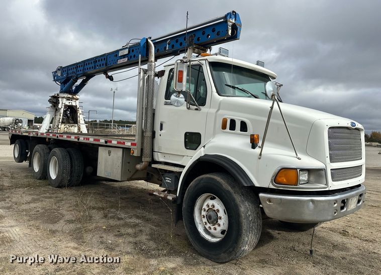 image for item DW4333 1997 Ford LT9513 crane truck