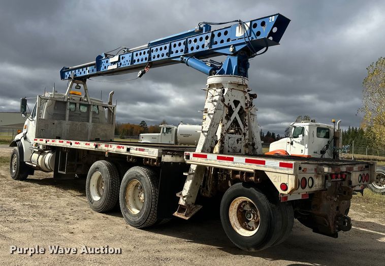 image for item DW4333 1997 Ford LT9513 crane truck