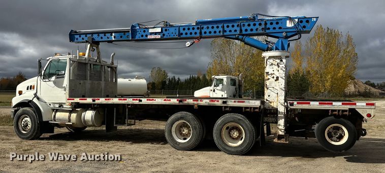 image for item DW4333 1997 Ford LT9513 crane truck