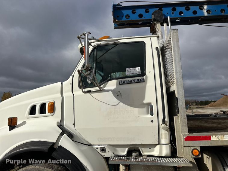 image for item DW4333 1997 Ford LT9513 crane truck