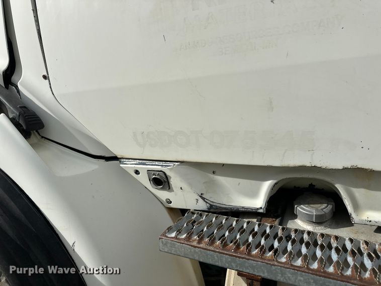 image for item DW4333 1997 Ford LT9513 crane truck