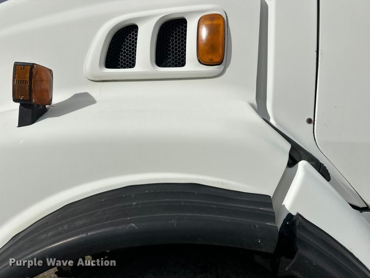 image for item DW4333 1997 Ford LT9513 crane truck