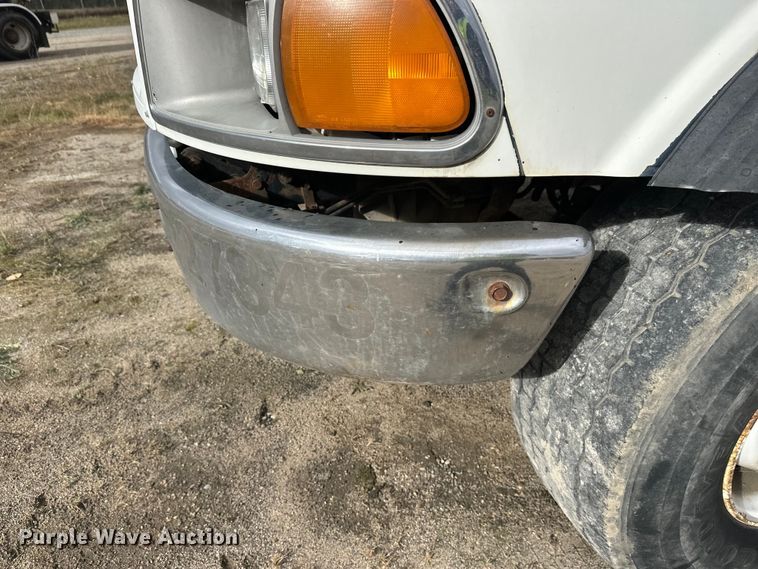 image for item DW4333 1997 Ford LT9513 crane truck