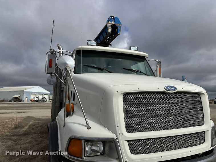 image for item DW4333 1997 Ford LT9513 crane truck