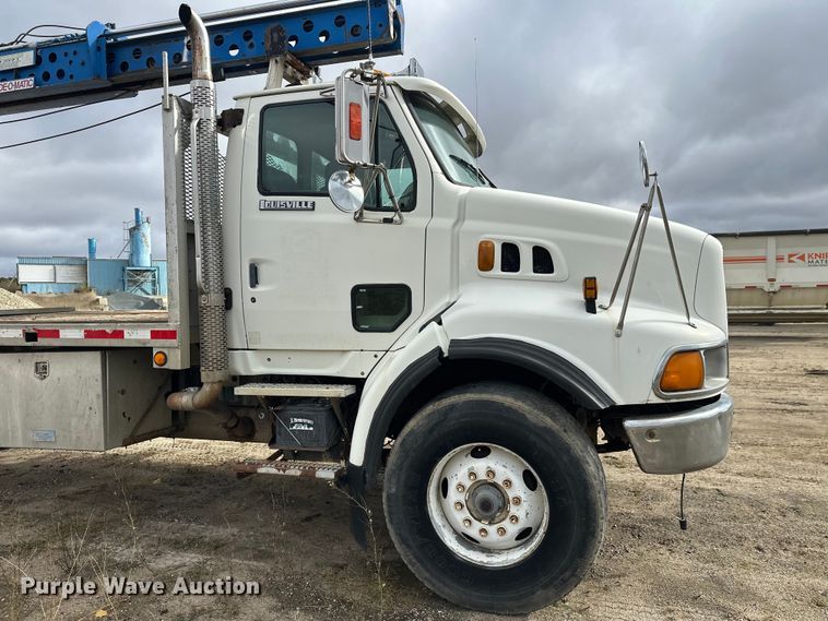 image for item DW4333 1997 Ford LT9513 crane truck