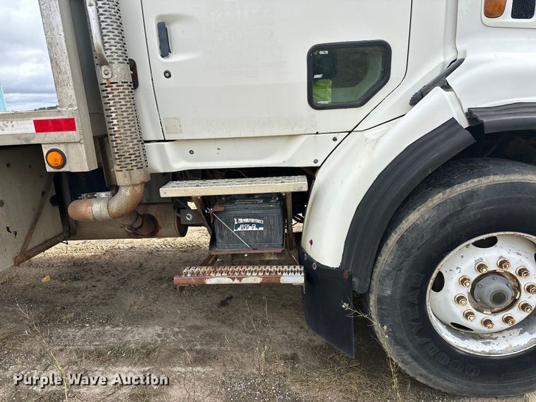 image for item DW4333 1997 Ford LT9513 crane truck