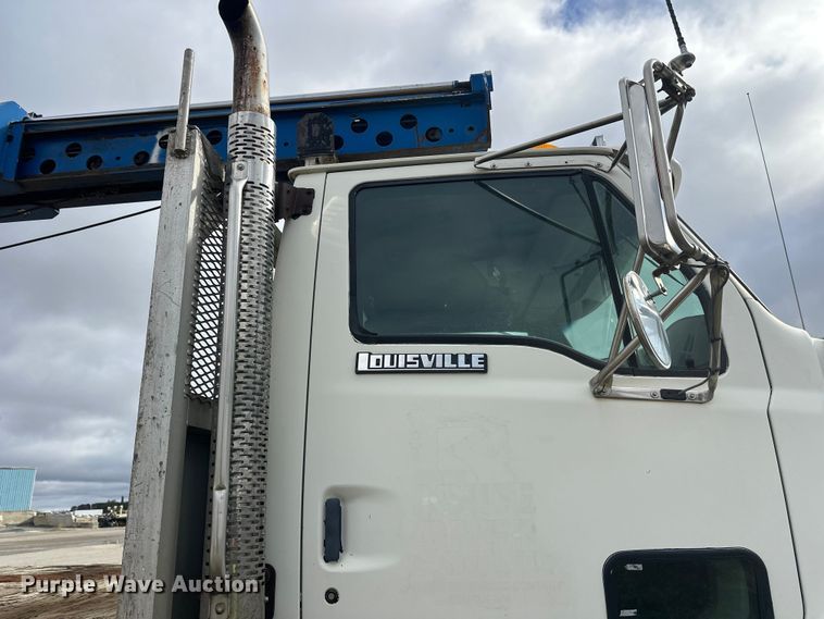 image for item DW4333 1997 Ford LT9513 crane truck