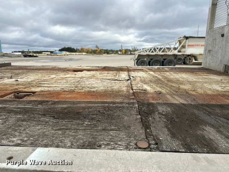 image for item DW4333 1997 Ford LT9513 crane truck