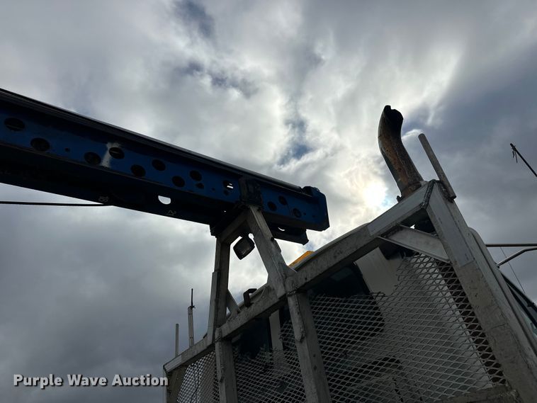 image for item DW4333 1997 Ford LT9513 crane truck