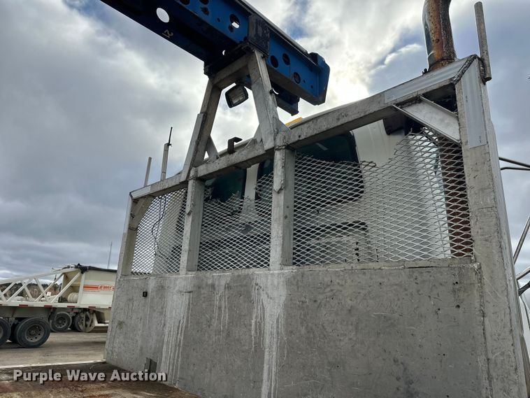 image for item DW4333 1997 Ford LT9513 crane truck