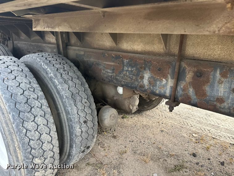 image for item DW4333 1997 Ford LT9513 crane truck