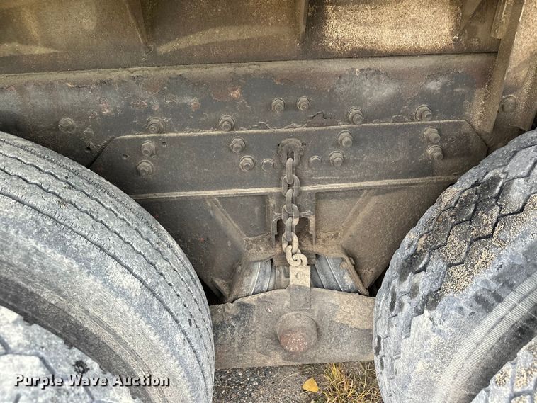 image for item DW4333 1997 Ford LT9513 crane truck