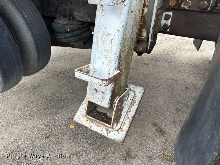 image for item DW4333 1997 Ford LT9513 crane truck