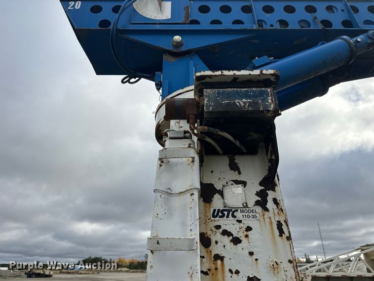 image for item DW4333 1997 Ford LT9513 crane truck