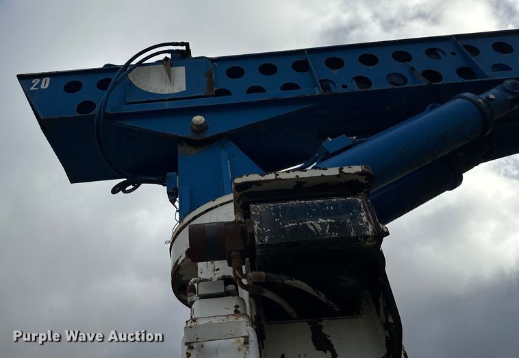 image for item DW4333 1997 Ford LT9513 crane truck