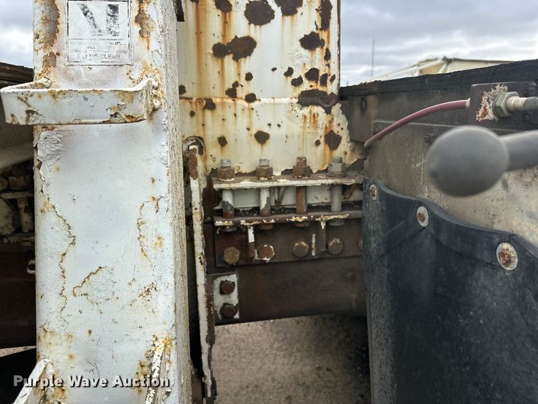 image for item DW4333 1997 Ford LT9513 crane truck