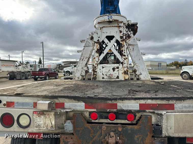 image for item DW4333 1997 Ford LT9513 crane truck