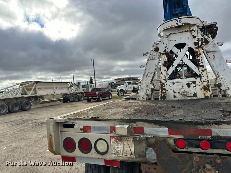 image for item DW4333 1997 Ford LT9513 crane truck