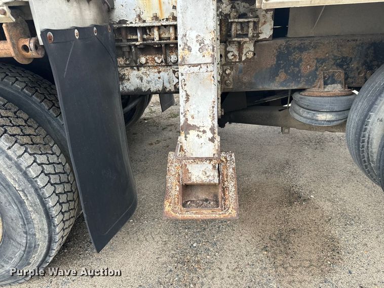 image for item DW4333 1997 Ford LT9513 crane truck