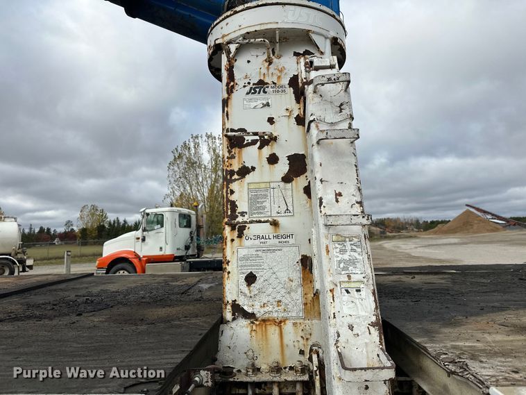 image for item DW4333 1997 Ford LT9513 crane truck