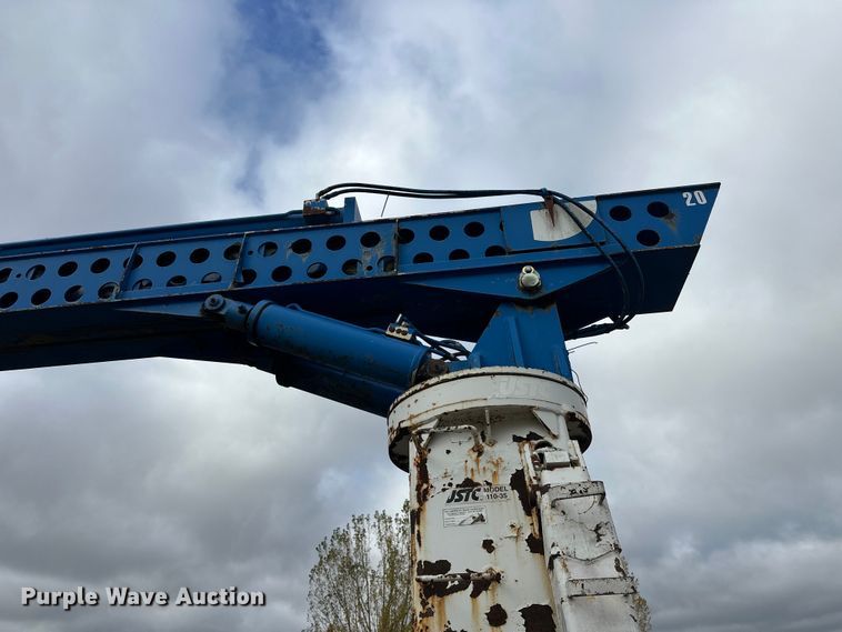 image for item DW4333 1997 Ford LT9513 crane truck