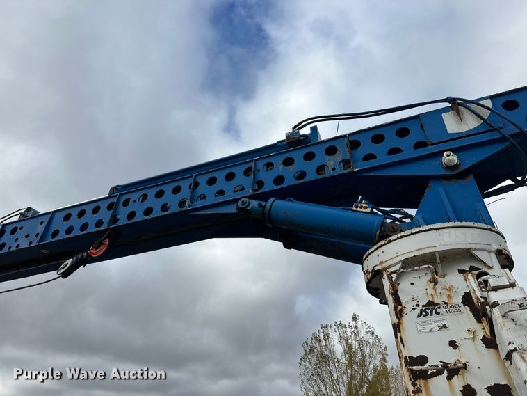 image for item DW4333 1997 Ford LT9513 crane truck