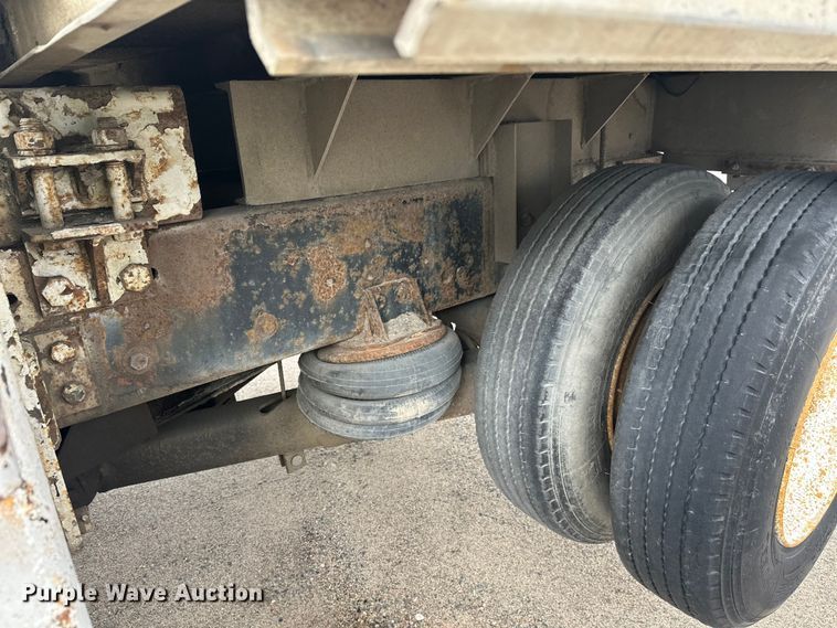 image for item DW4333 1997 Ford LT9513 crane truck