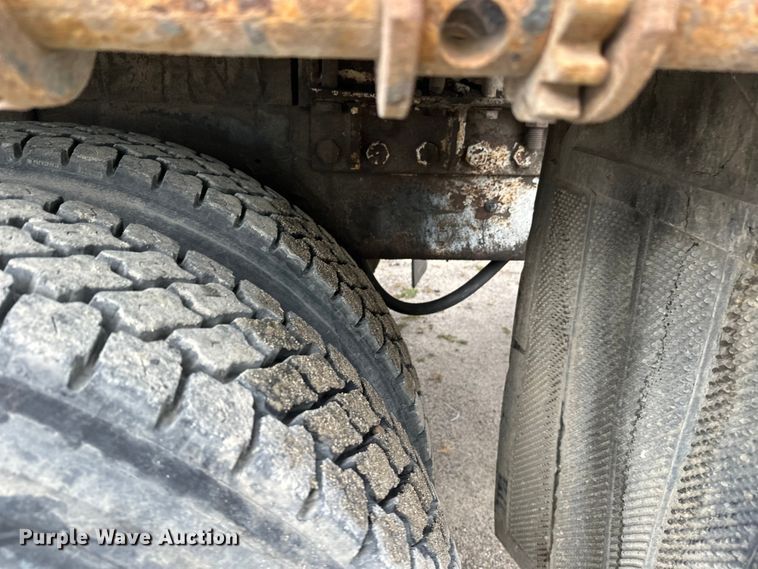 image for item DW4333 1997 Ford LT9513 crane truck